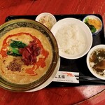 中国料理 王王楼 - 担々麺（税込850円）半ライス（税込150円）