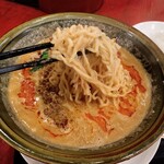 中国料理 王王楼 - 細もの麺はもっちりしてスープに良く絡みます