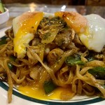 キッチン あずま - あずまの焼きビーフンと黄身の旨みのマリアージュ♡