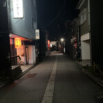 居酒屋・炭火焼 庄八 - 情緒ある街並み