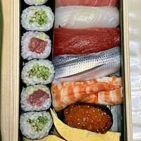 乾山 ANAインターコンチネンタルホテル東京店 - 握り6貫と巻き物に玉子焼き