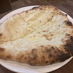 行徳ビリヤーニーハウス - ガーリックチーズナンはちと甘いな