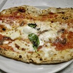 Pizzeria e trattoria da ISA - Margherita COYA~~BU(水牛のモッツァレラとアンチョビのピッツァ)