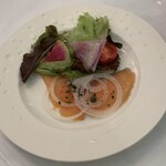 湘南鎌倉クリスタルホテル - スモークサーモン　季節のサラダ