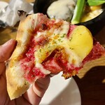 窯焼きバルカフェ らんぷ+k - ベーコンとジャガイモとビーツのピッツァ