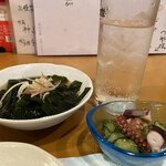 Sakana Kicchin Yuushoku - お通しのタコときゅうりの酢物と鳴門わかめの酢の物