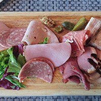 R restaurant & bar - 