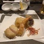 新宿 鮨 よこ田 - 揚げたてで素材の味が活きる天ぷら