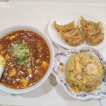 知味飯店 - マーボーメン、五目チャーハン、焼餃子