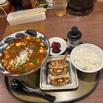 Sampoutei - 東京ラボ仕様　全とろ麻婆麺、餃子3ケセット　