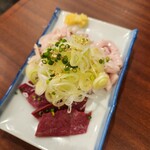 焼肉ホルモン 亀萬 - 刺し盛り合わせ