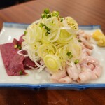 焼肉ホルモン 亀萬 - 刺し盛り合わせ