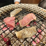 焼肉ホルモン 亀萬 - ミックスホルモン
