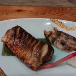 魚料理・もつ鍋  山咲き - カマスの柚庵焼き、メヒカリの焼き物。共に味が入っているので大根おろしはなにも掛けず、口直しに使う感じ。家でメヒカリ捌いたらこんなに残らない。味と共に光るテクニック。ハジカミも細くて合う。