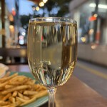アガリコ 新宿 オリエンタルビストロ - 白ワインをお代わり♪