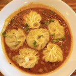 ネパールステーション - クワティモモ。大きなモモが6個どんぶらこ。