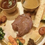 ネパールステーション - タカリディドライスセットのプレート。