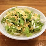 ネパールステーション - 付け合わせのサラダ。ツナのようなささみのほぐし身のようなものが入ってます。