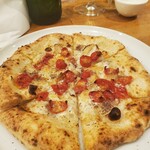 Pizzeria ALLORO - ドライトマトとアンチョビとキノコ