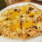 Pizzeria ALLORO - 塩コショウにニンニクと卵黄