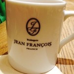 JEAN FRANCOIS - 予定と予定の間に。
      駅中プラット。
      美味しそうなパンの誘惑いっぱいなお店