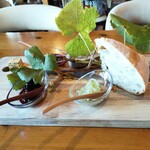 カーブドッチ - 右下の青レモンのジャムが美味し〜