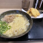 本格派博多うどん はし田たい吉 - たい吉うどん。肉、かしわ天(鶏胸肉)、ごぼう天に、温玉か卵とじか選択。¥1,250