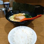 武松家 - 【豚骨醤油ラーメン】【ライス小】
