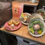 WIRED CAFE - 店頭にあるメニューサンプル