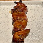 オオクサ - 熊野地鶏のレバー　焼き上がるまで2度タレに漬けて焼き上がったらもう一度漬けて出してくれます（過去撮影分）
