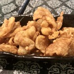 サバイタイタイ - 「鶏皮の唐揚げ」(750円)