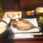 たか丸食堂 - 朝定食、鯵干物定食(900円)。