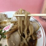 Oomura Shiten - そこに泳ぐ黒太い麺。ワイルド。スポーツならプロレスとかアメフトです。蕎麦なんかカーリングです。