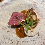 luogo - 土佐赤牛の内腿　落花生のムース　舞茸