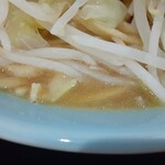ラーメン 盛太郎 - なにもする前のスープの見た目はトンコツ風味な色合いでしたが、いざ天地返ししてみたら