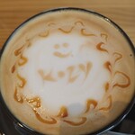 コージースタンドコーヒー - キャラメルラテ(ホット)。