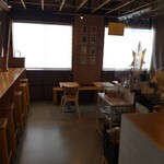 コージースタンドコーヒー - 店舗内。