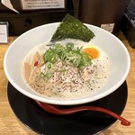 Tori Paitan Ramen Ashiya Homura - 鶏白湯らーめん 醤油(950円、斜め上から)