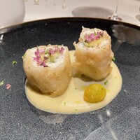 レストラン ラリューム - 落ち鱧と長茄子のルーローを野菜のブイヨンでキュイしベニエに　　焼き茄子のクーリーと花穂紫蘇をあしらって