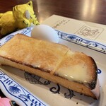 コメダ珈琲店 - バターが溢れるトースト
