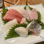 寿々喜 - 盛り合わせ　２切れ食べてしまった後