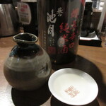 日本酒cafe & 蕎麦 誘酒庵 - 誉池月 燗専 辛口純米酒
