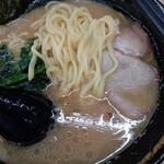 Yokohama Iekei Ramen Hachiya - 麺