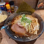 鶏白湯専門店 つけ麺 まるや - 中華そば(大)割とアッサリ…優しい味わい❗チャーシューデカイ&旨い‼️