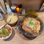 鶏白湯専門店 つけ麺 まるや - 真上から!…