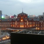 クアアイナ - お店近くのテラスから東京駅が望めます。