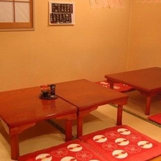 靴を脱いで寛げるお座敷は、宴会・飲み会にピッタリ！
