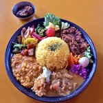 CHAN☆CURRY - 鶏骨カリープレート。揚げ茄子のティーエル。