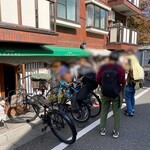 キッチン・オバサン - 常に外にはたくさんの行列が