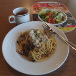 Ko Ko Su - グリルチキンときのこのクリームパスタランチ